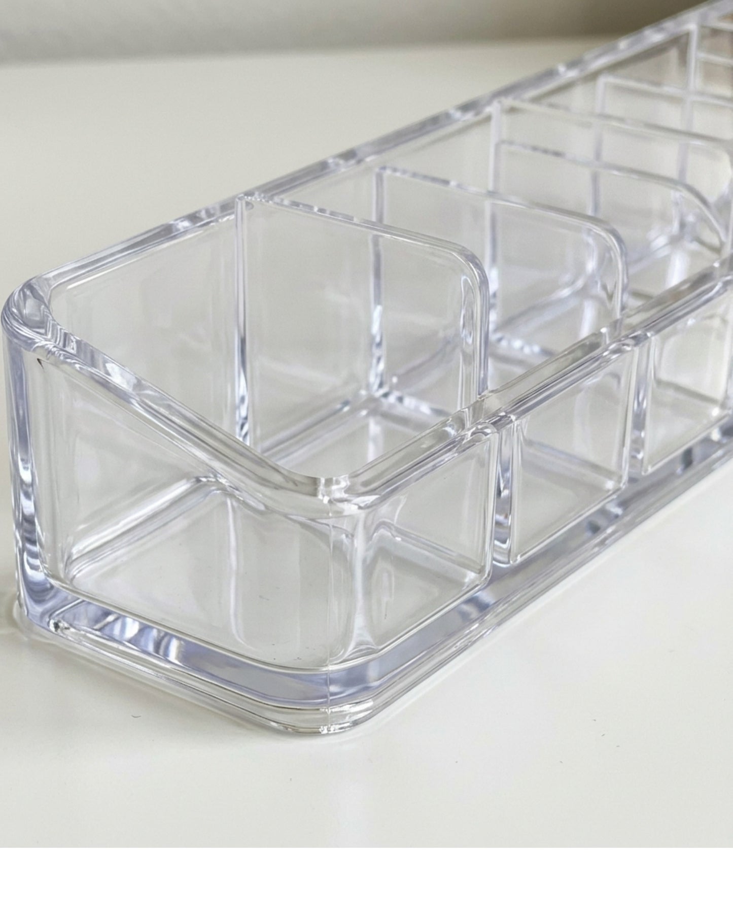 Vndrk Clear Acrylic Slim Lipstick Tray 8 Slot