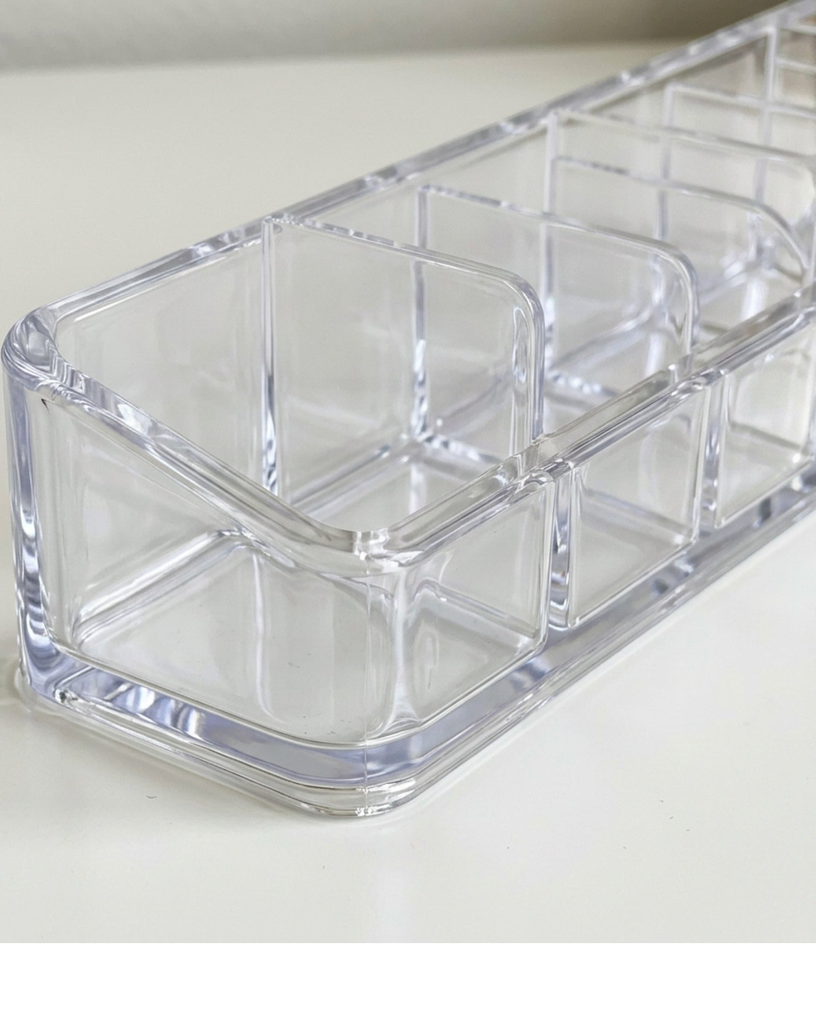 Vndrk Clear Acrylic Slim Lipstick Tray 8 Slot